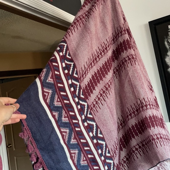 Shawl/Scarf - Picture 2 of 2